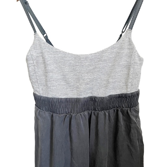 Lululemon Athletica Bliss Athletic Tank Top with Shelf Bra Size 4 - Picture 3 of 6